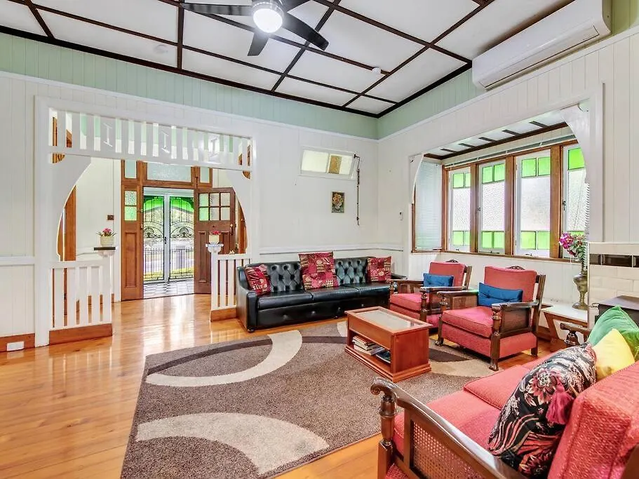 Historic Character-Filled Jade Cottage Ipswich Australia