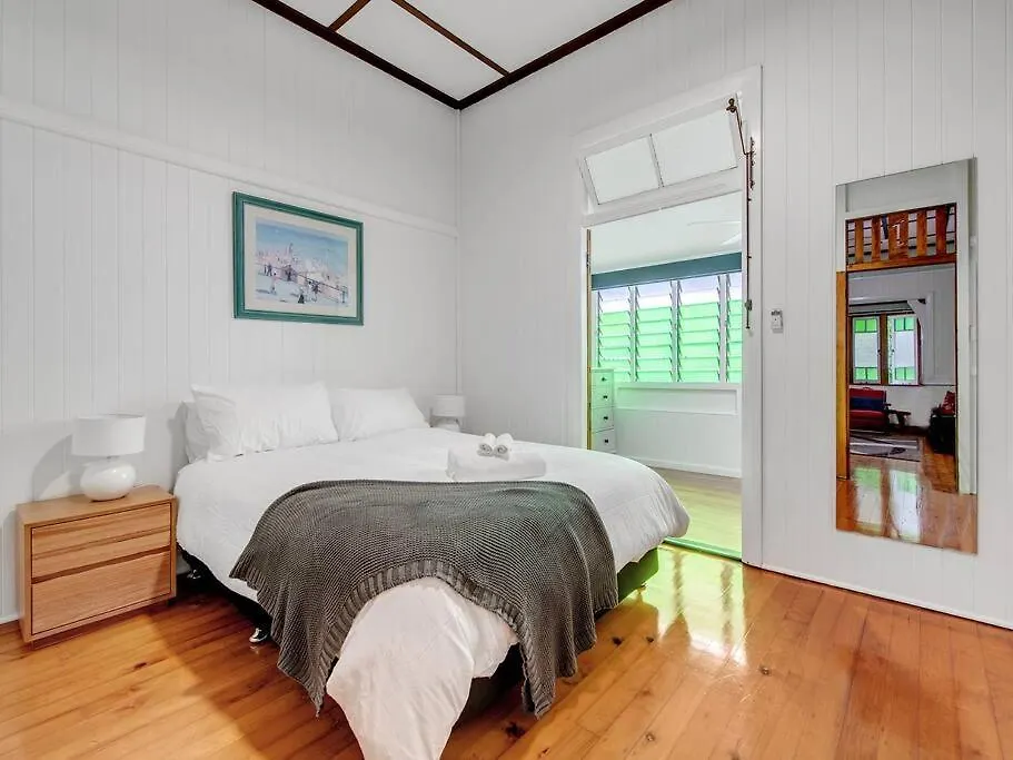 Historic Character-Filled Jade Cottage Ipswich Australia