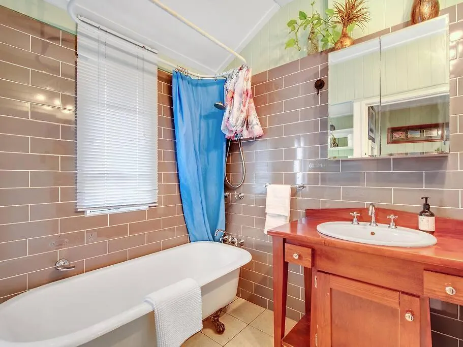 Historic Character-Filled Jade Cottage Ipswich
