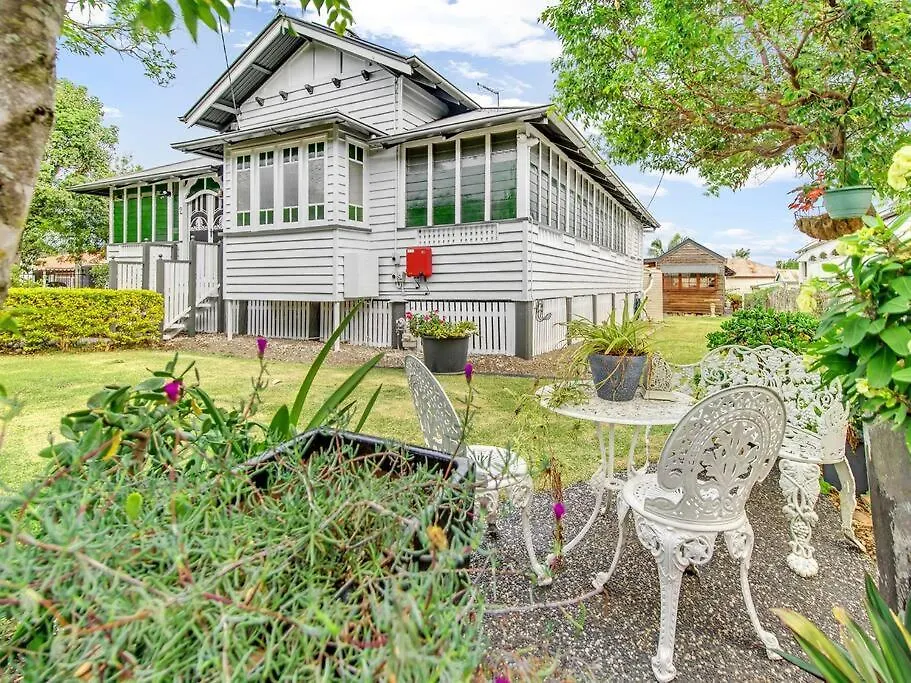 Historic Character-Filled Jade Cottage Ipswich Holiday home